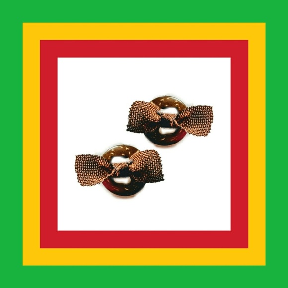 Mitherskiss Jewelry - COCONUT SHELL EARRINGS (BOW BUTTONS)